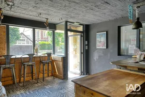 Commercial in JUZIERS (78820)