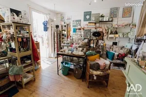 Commercial at LOIX (17111)