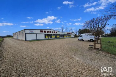 Commercial walls in CHEF-BOUTONNE (79110)