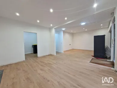 Boutique/Local commercial à CRÉCY-LA-CHAPELLE (77580)