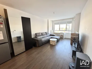 Apartment in LES ULIS (91940)