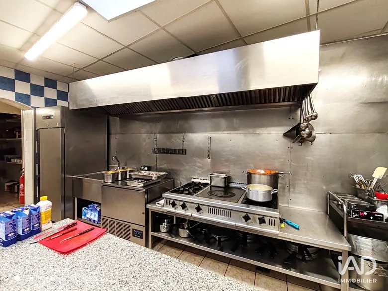 Restaurant à LA CHAPELLE-DES-MARAIS (44410) · 165 m² · 235 000 €