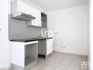 Apartment in VÉNISSIEUX (69200)