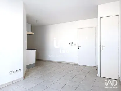 Apartment in VÉNISSIEUX (69200)