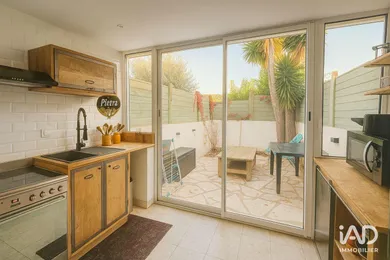 House in SANARY-SUR-MER (83110)