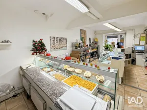 Boutique/Local commercial à SAINT-MAXIMIN-LA-SAINTE-BAUME (83470)