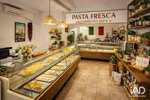 Boutique/Local commercial à SAINT-MAXIMIN-LA-SAINTE-BAUME (83470)