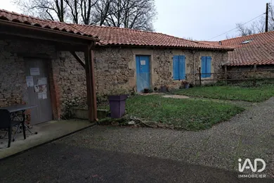 Commercial walls in ESSARTS EN BOCAGE (85140)