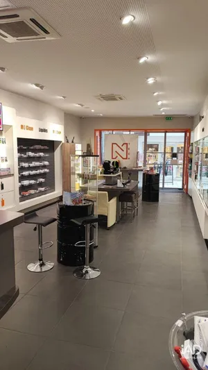 Boutique/Local commercial à BAGNOLS-SUR-CÈZE (30200)