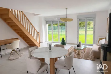 House in OINVILLE-SUR-MONTCIENT (78250)