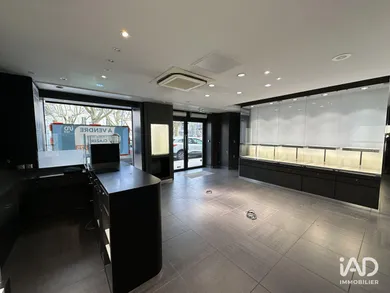Commercial walls in CAHORS (46000)