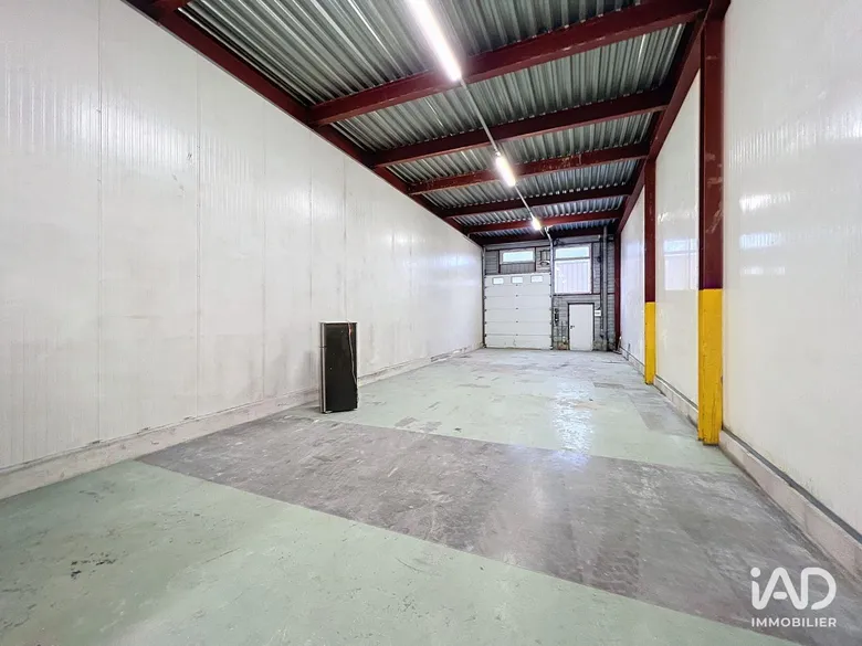 Local commercial 100 m² · à Brie-Comte-Robert · 100 m² · 1 700 €/mois