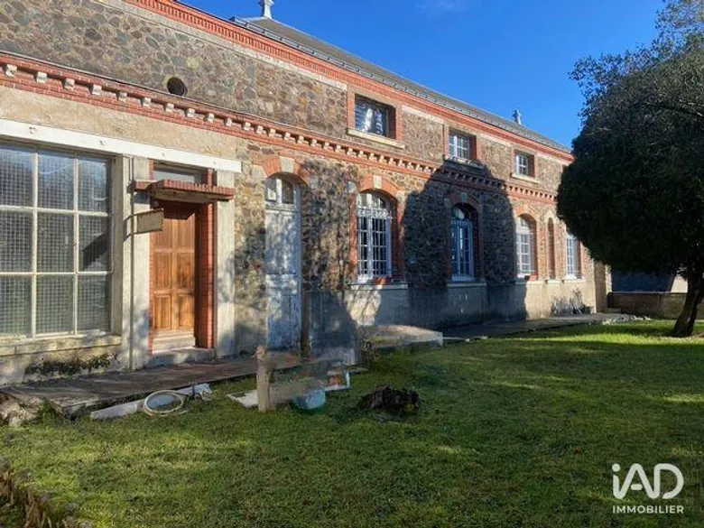 Local commercial 600 m² · à Le Fresne-sur-Loire · 600 m² · 371 000 €