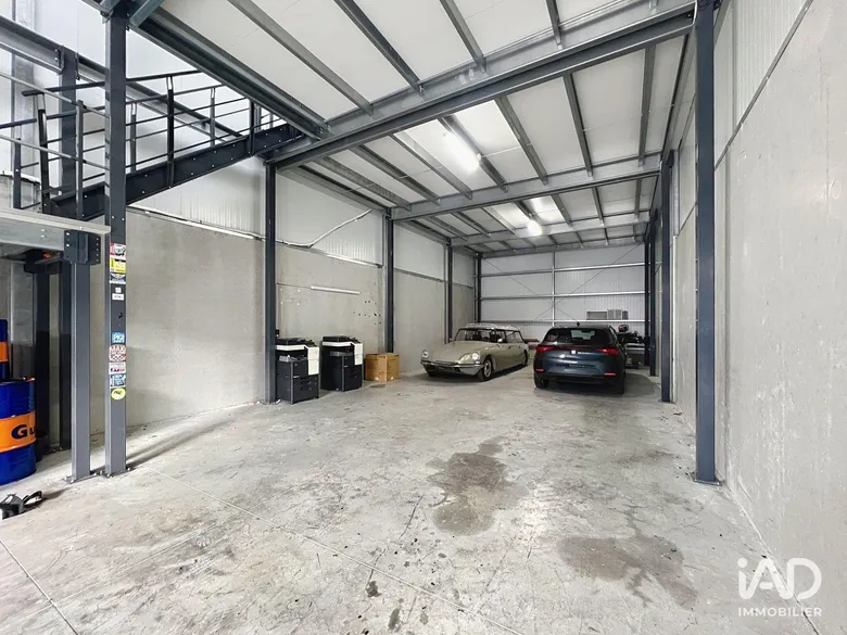 Local commercial 255 m² · à Brie-Comte-Robert · 255 m² · 2 200 €/mois