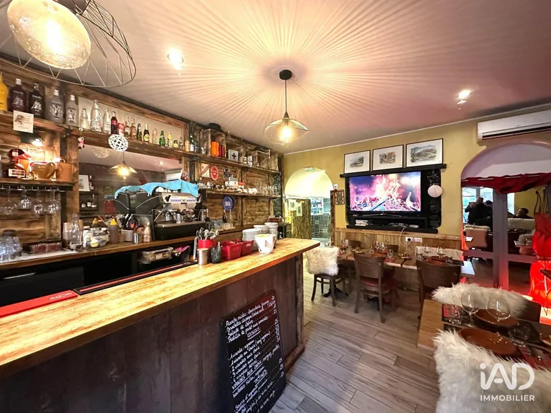 Bar-brasserie à ROQUEBRUNE-SUR-ARGENS (83520) · 70 m² · 190 000 €
