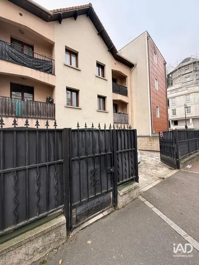 Building in LE BLANC-MESNIL (93150)