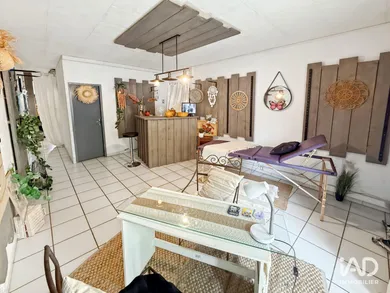 Boutique/Local commercial à SAINT-MAXIMIN-LA-SAINTE-BAUME (83470)