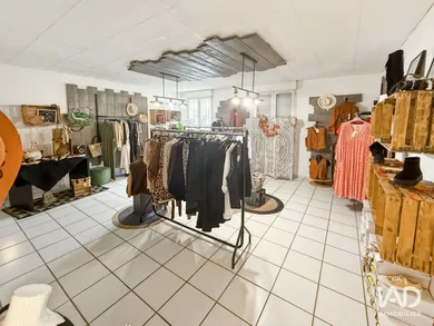 Boutique/Local commercial à SAINT-MAXIMIN-LA-SAINTE-BAUME (83470)