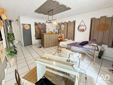 Boutique/Local commercial à SAINT-MAXIMIN-LA-SAINTE-BAUME (83470)
