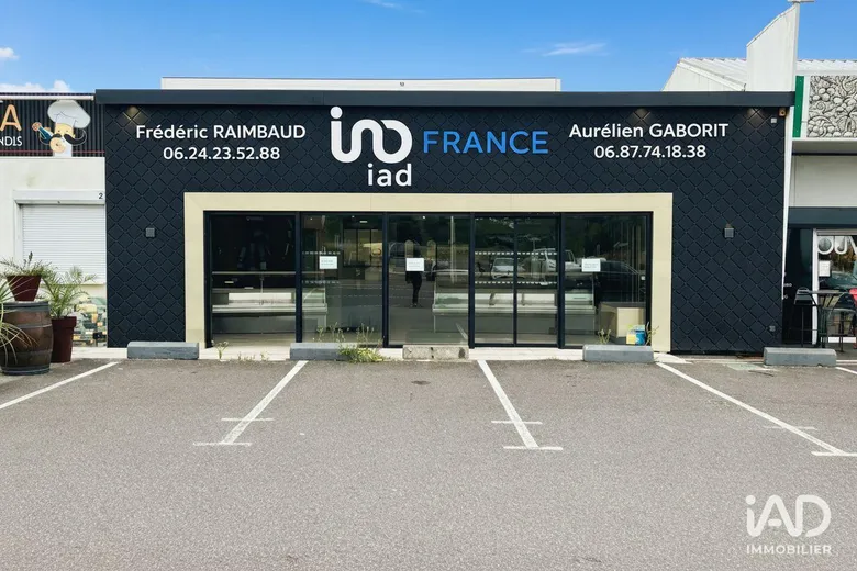 Local commercial 144 m² · à Haute-Goulaine · 144 m² · 2 450 €/mois