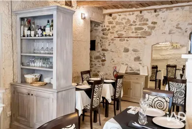 Gourmet restaurant in MÉNERBES (84560)