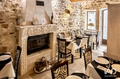 Gourmet restaurant in MÉNERBES (84560)