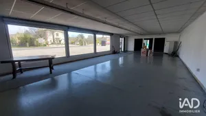 Commercial walls in LAMOTHE-MONTRAVEL (24230)