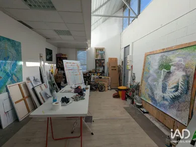 Office in BRUGES (33520)