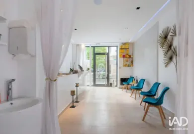 Commercial in PARIS (75017)