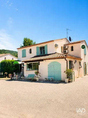 Hotel restaurant in TOURRETTES (83440)