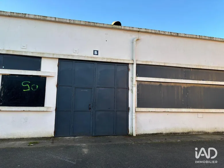 Local commercial 525 m² · à Le Mesnil-Saint-Denis · 525 m² · 4 987 €/mois