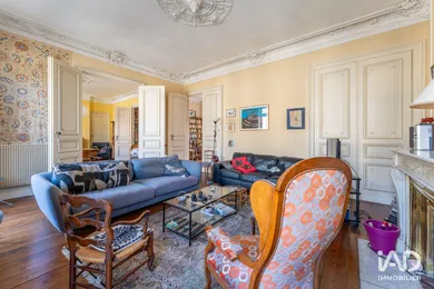 Apartment in BORDEAUX (33000)