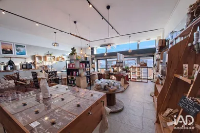 Commercial in LA MOUTONNE (83260)