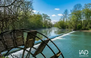 Commercial walls in L'ISLE-SUR-LA-SORGUE (84800)