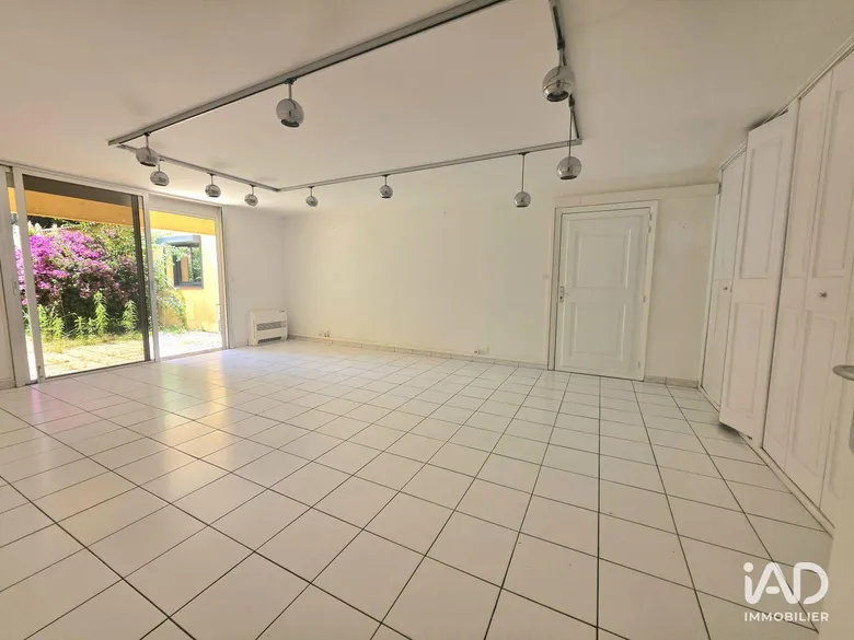 Murs commerciaux à FRÉJUS (83600) · 139 m² · 370 000 €