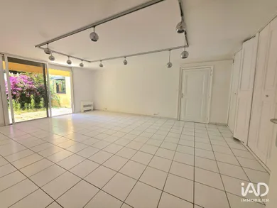 Commercial walls in FRÉJUS (83600)
