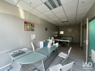 Commercial walls in TARBES (65000)