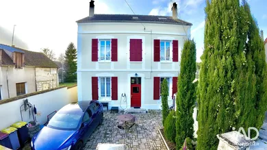 House in SENS (89100)