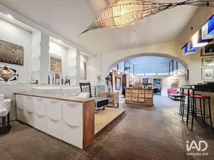 Commercial in APT (84400)