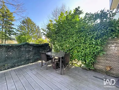 Apartment in VAULX-EN-VELIN (69120)