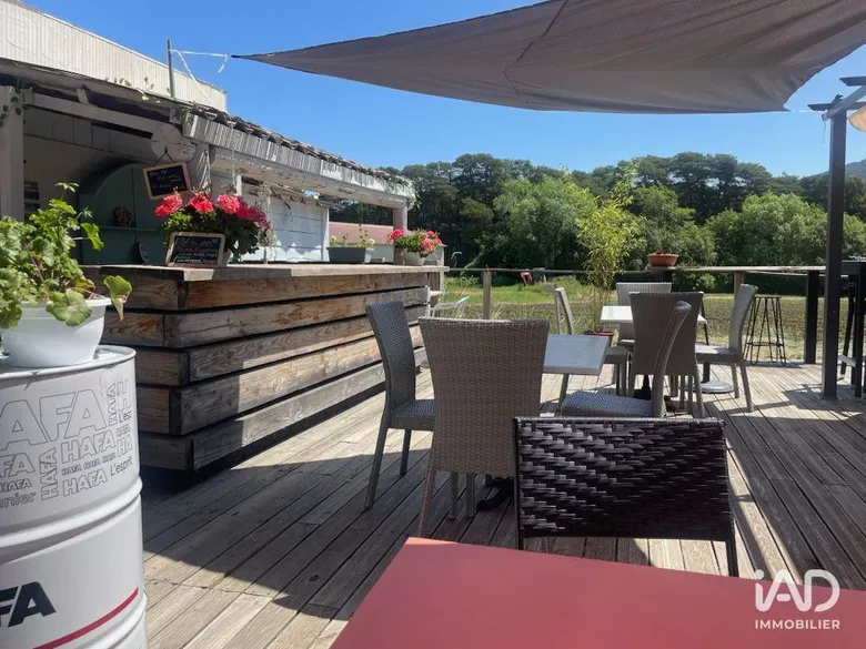 Local commercial 63 m² · à La Martre · 63 m² · 82 500 €
