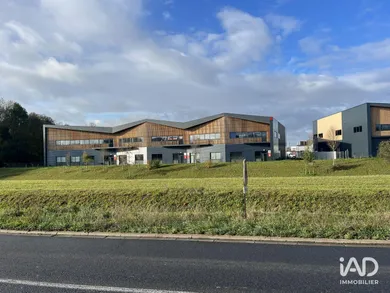 Commercial walls in MOISSY-CRAMAYEL (77550)