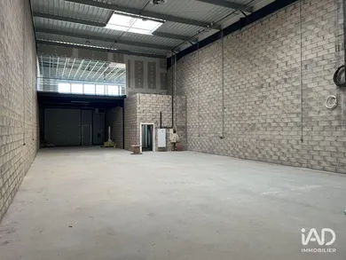 Commercial walls in MOISSY-CRAMAYEL (77550)
