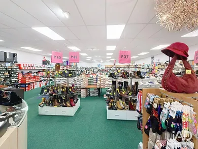 Commercial walls in NAZELLES-NÉGRON (37530)