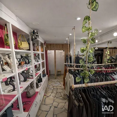 Commercial in LE LAVANDOU (83980)