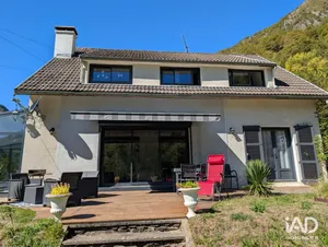 Commercial walls in CETTE-EYGUN (64490)