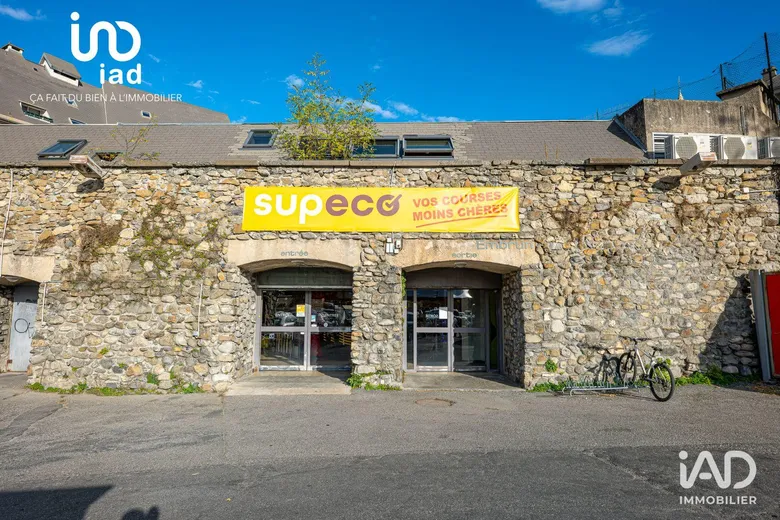 Murs commerciaux à EMBRUN (05200) · 900 m² · 2 100 000 €