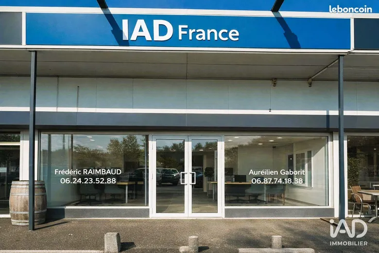 Local commercial 2 pièces 140 m² · à Haute-Goulaine · 140 m² · 1 950 €/mois