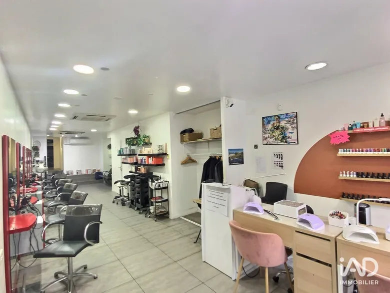 Murs commerciaux à LA CIOTAT (13600) · 65 m² · 132 000 €