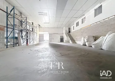 Commercial walls in ALTHEN-DES-PALUDS (84210)